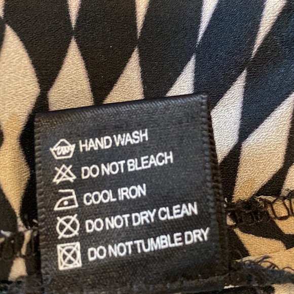 Louella Rose Geo Print Surplice Cutout Back Crop Top Size Small - Picture 9 of 11